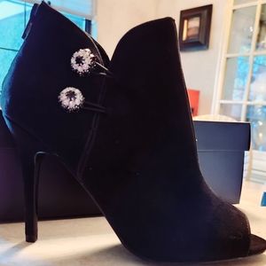 NINA Suede black booties with Glam Crystal buttons sz 8 new in Box.